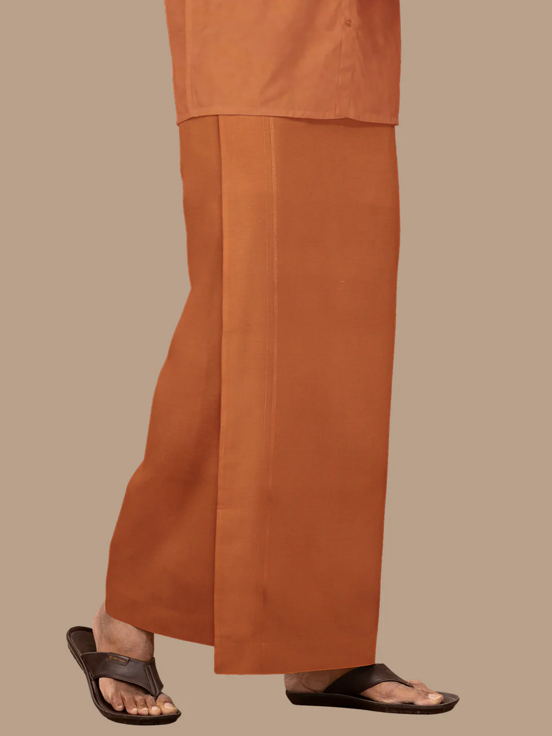 Men 100% Cotton Single Layer Dark Kaavi Dhoti with Assorted Border Poojan Paramas - Image 2