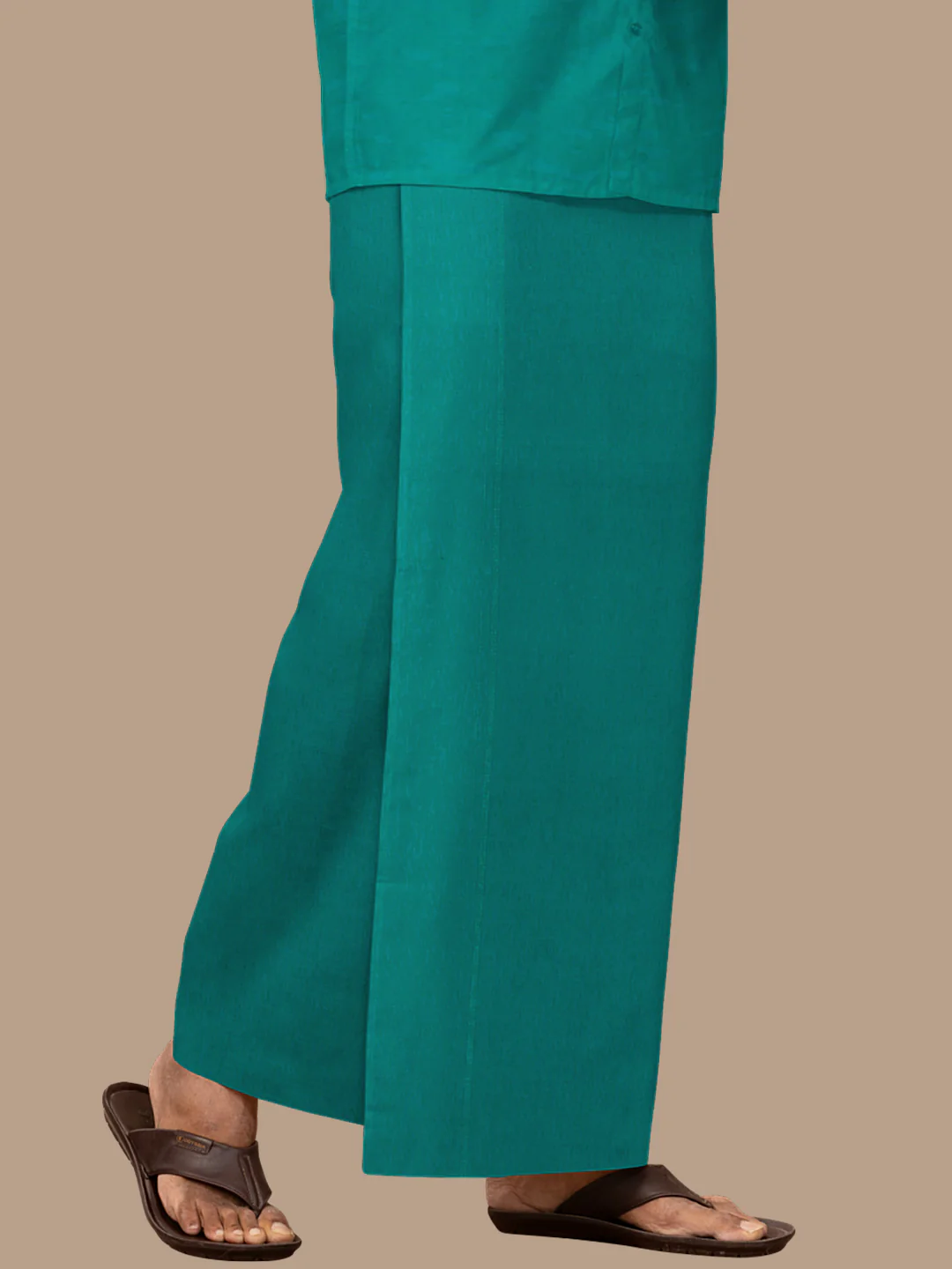 Men 100% Cotton Single Layer Green Dhoti with Assorted Border Poojan Paramas - Image 2