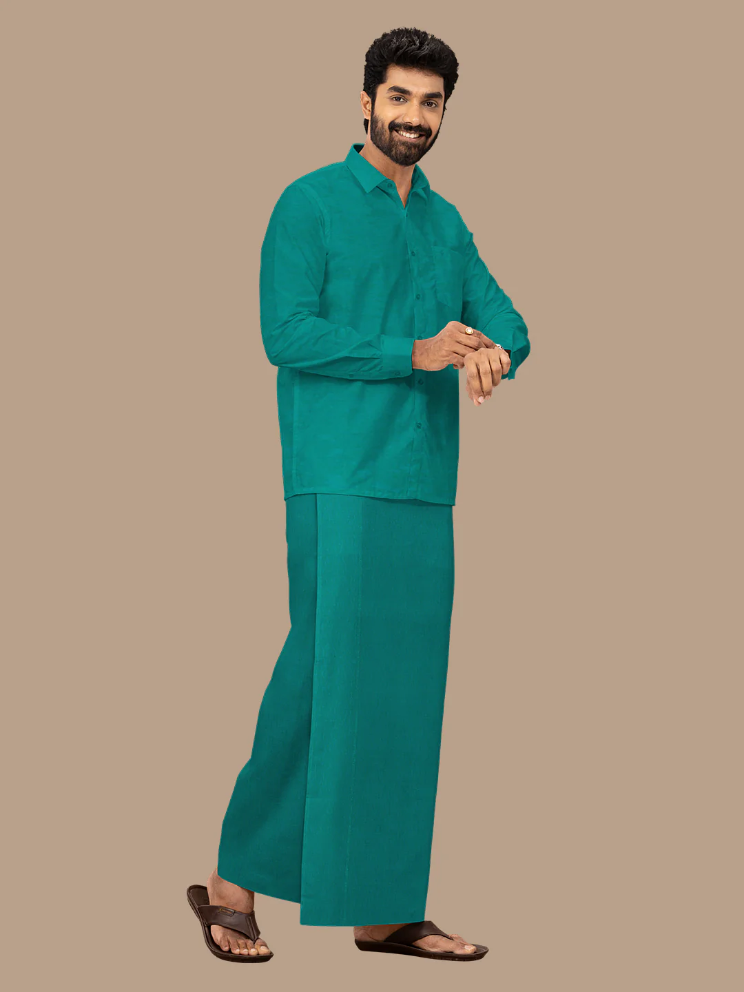 Men 100% Cotton Single Layer Green Dhoti with Assorted Border Poojan Paramas - Image 4