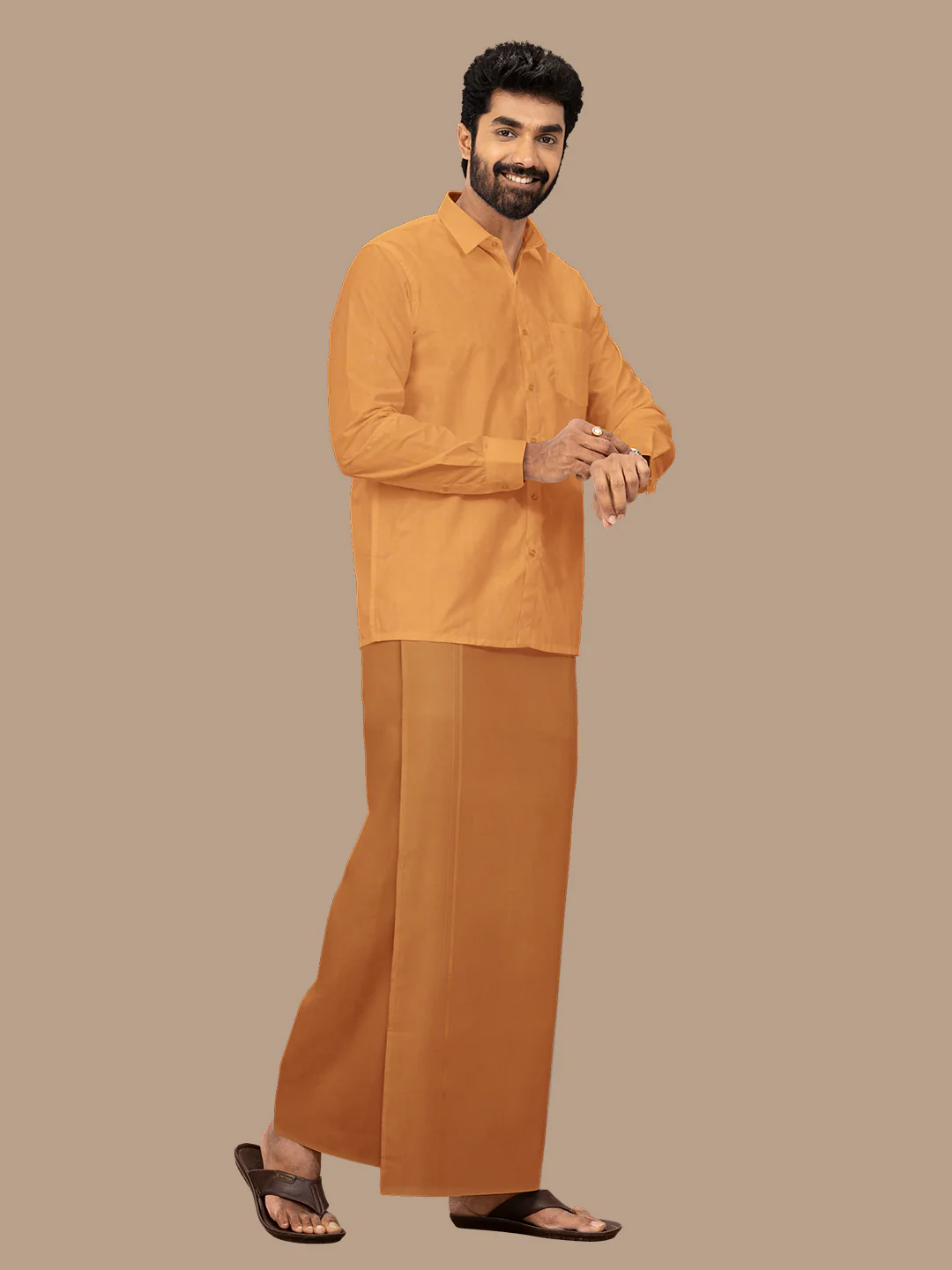Men 100% Cotton Single Layer Kaavi Dhoti with Assorted Border Poojan Paramas - Image 3