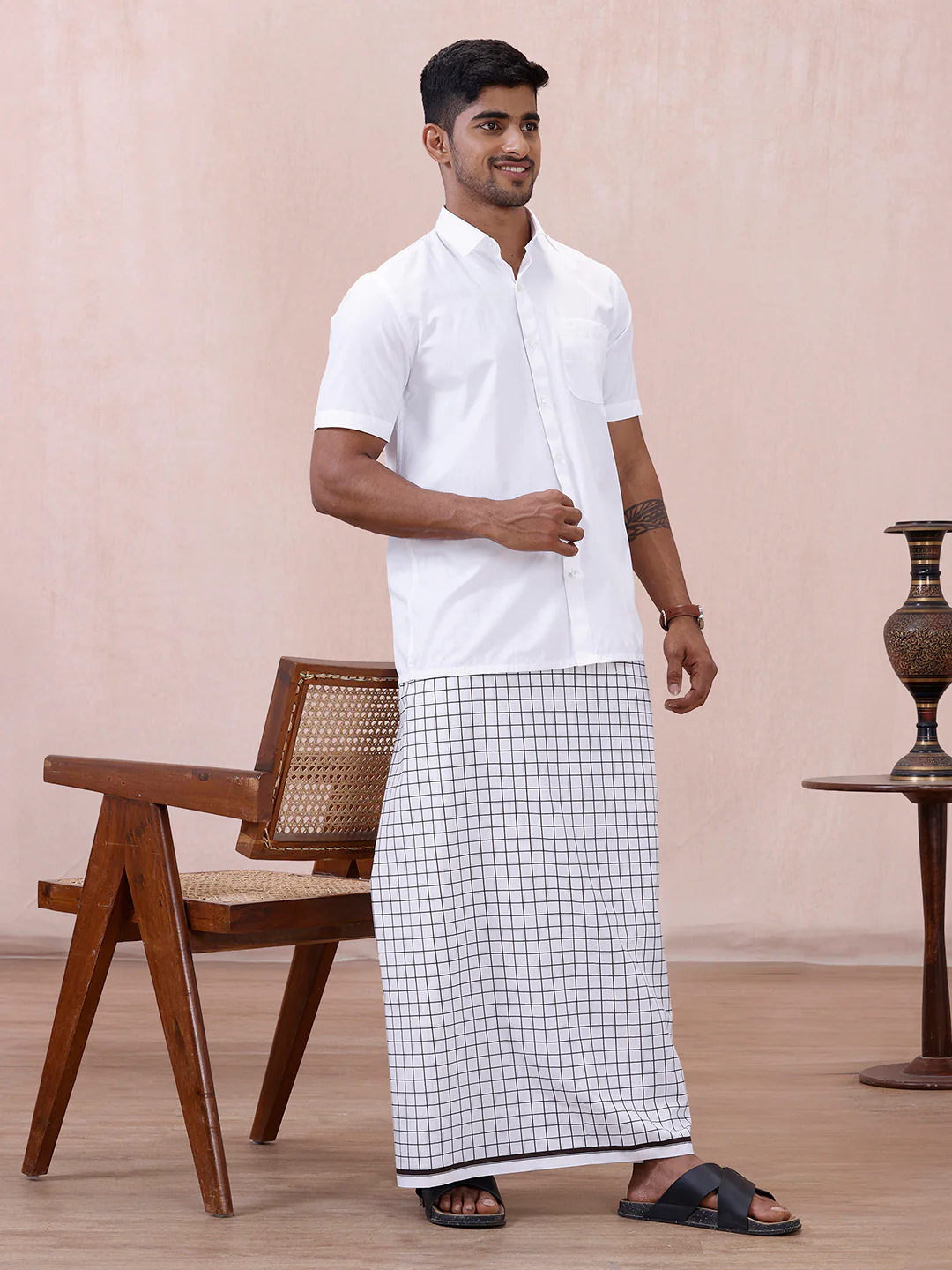 Men 100% Cotton Single Layer White Lungi with Assorted Colour Checked Shalimar - Image 2