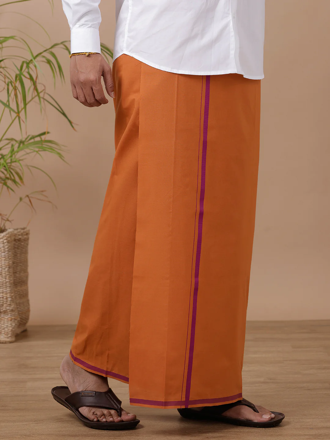 Men Cotton Blend Single Layer Kaavi Dhoti with Assorted Big Border Rishi BB1 - Image 3
