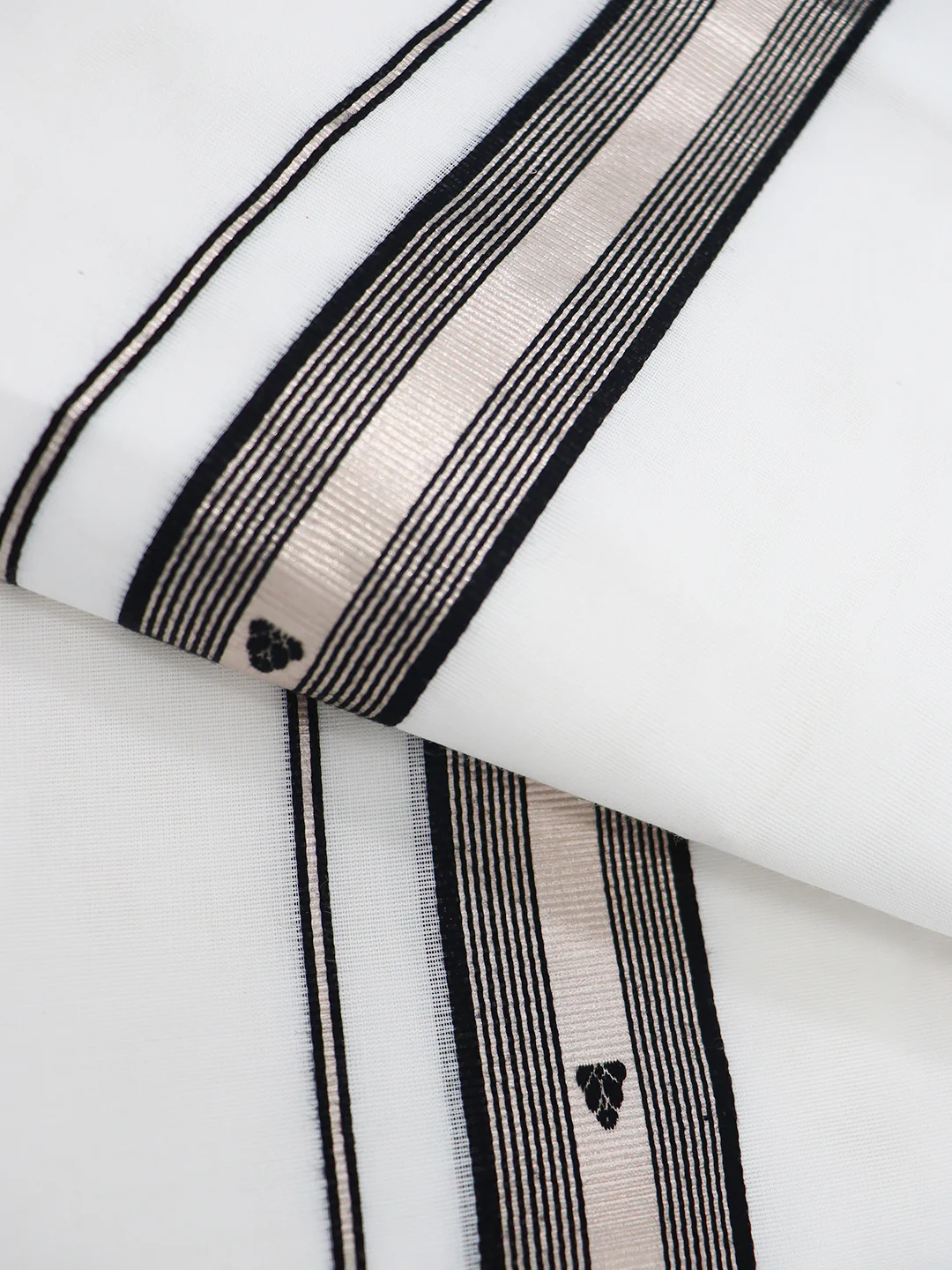 Men Premium Handloom White Dhoti with Fancy Jari Border HLM116 - Image 3