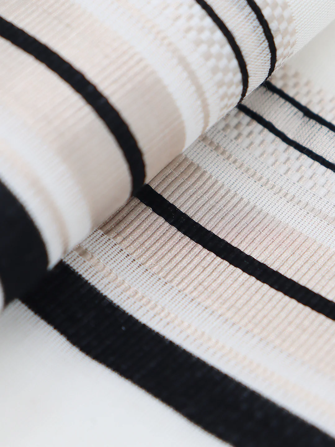 Men Premium Handloom White Dhoti with Fancy Jari Border HLM86 - Image 3