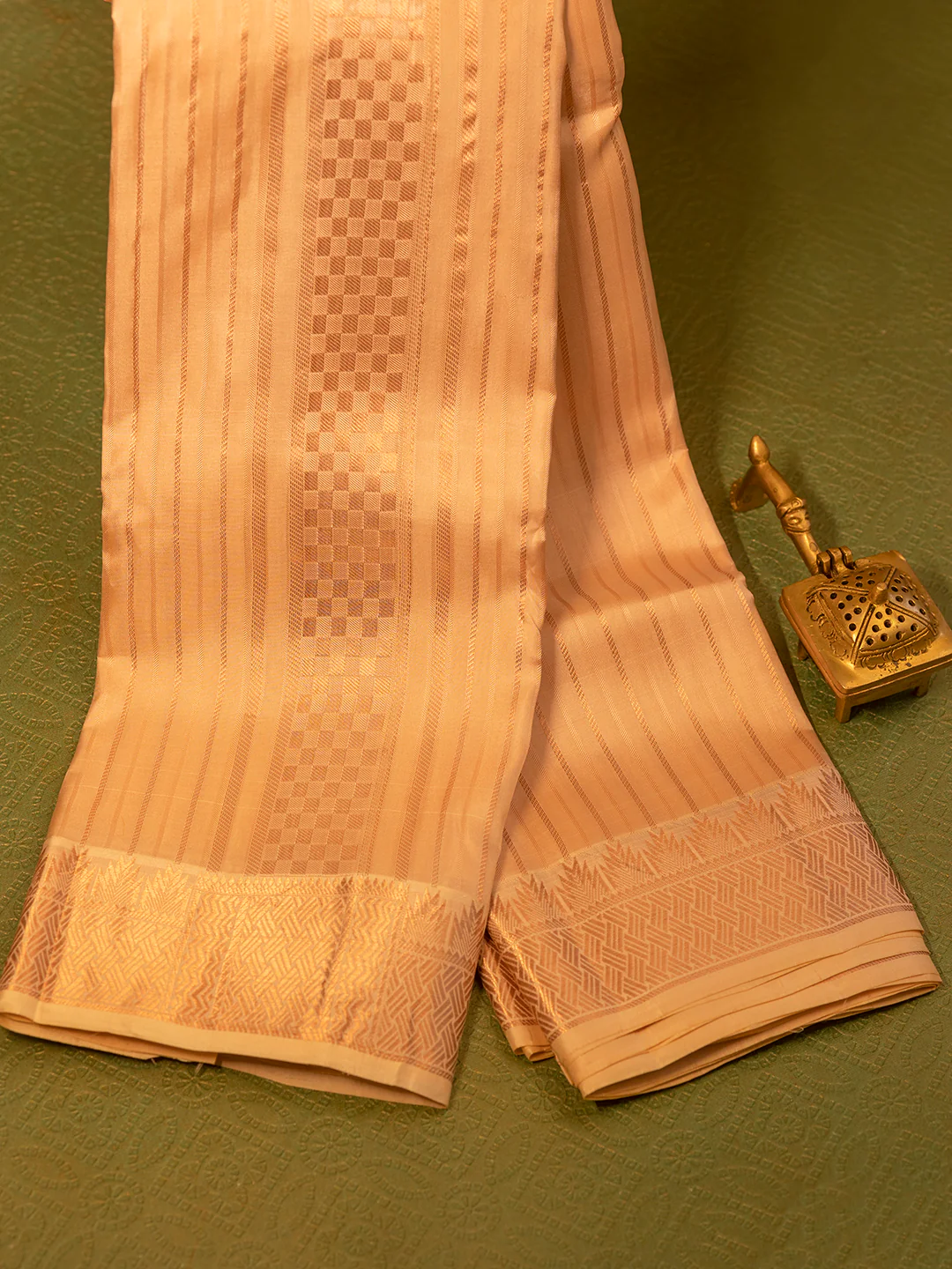 Men Pure Silk Pink Dhoti & Towel Set with 3" inch Fancy Jari Border TK15 - Image 3