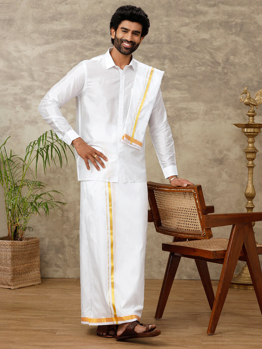 Men Silk White Towel with 3/4" inch Jari Border Rajahamsa - Image 2