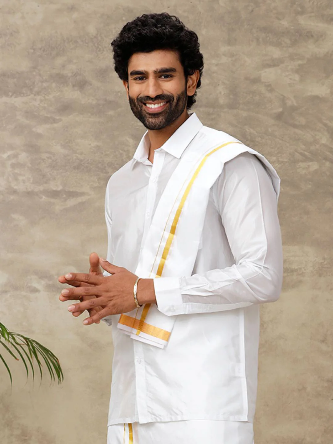 Men Silk White Towel with 3/4" inch Jari Border Rajahamsa - Image 4
