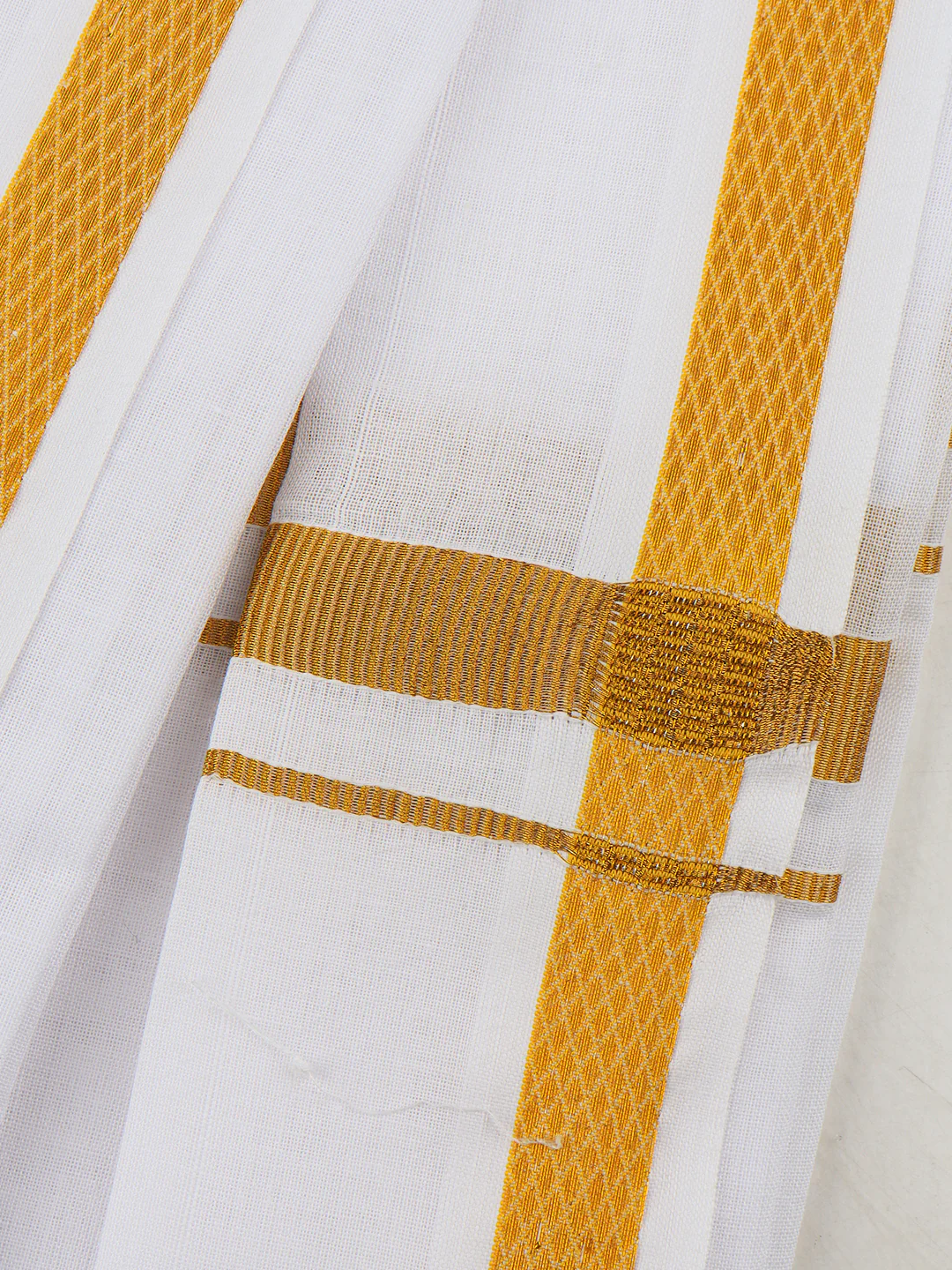 Vetha 1/2" inch Jari Towel White VF - Image 4