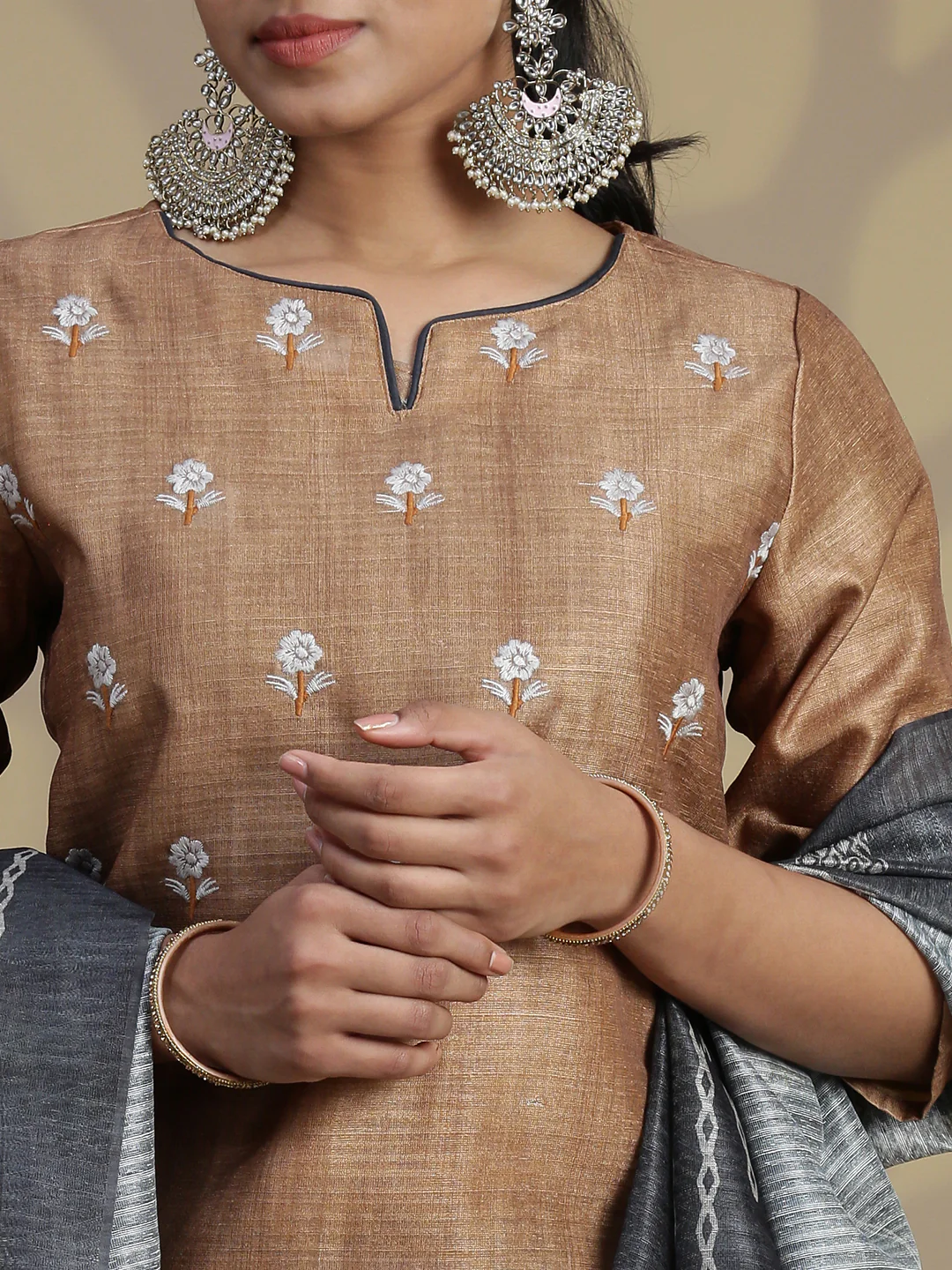 Women Cotton Golden Colour Flower Embroidered Kurti Set EKS94 - Image 3
