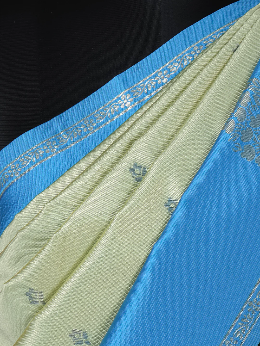Women Green Art Silk Saree with Blue Border ASS107 - Image 4