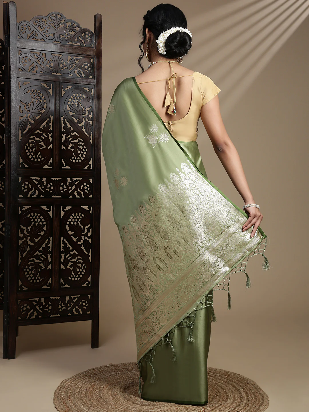 Women Green Soft Silk Saree SS387 - Image 4