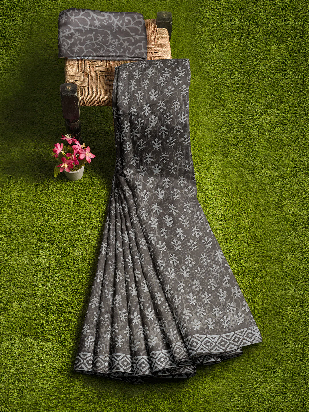 Women Olive Green Pure Cotton Saree PCS194 - Image 3