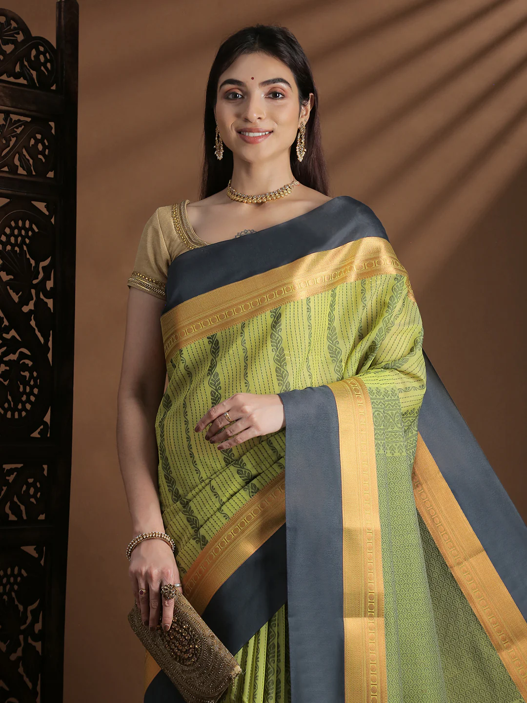 Women Peridot Green Kora Cotton Saree SK133 - Image 2