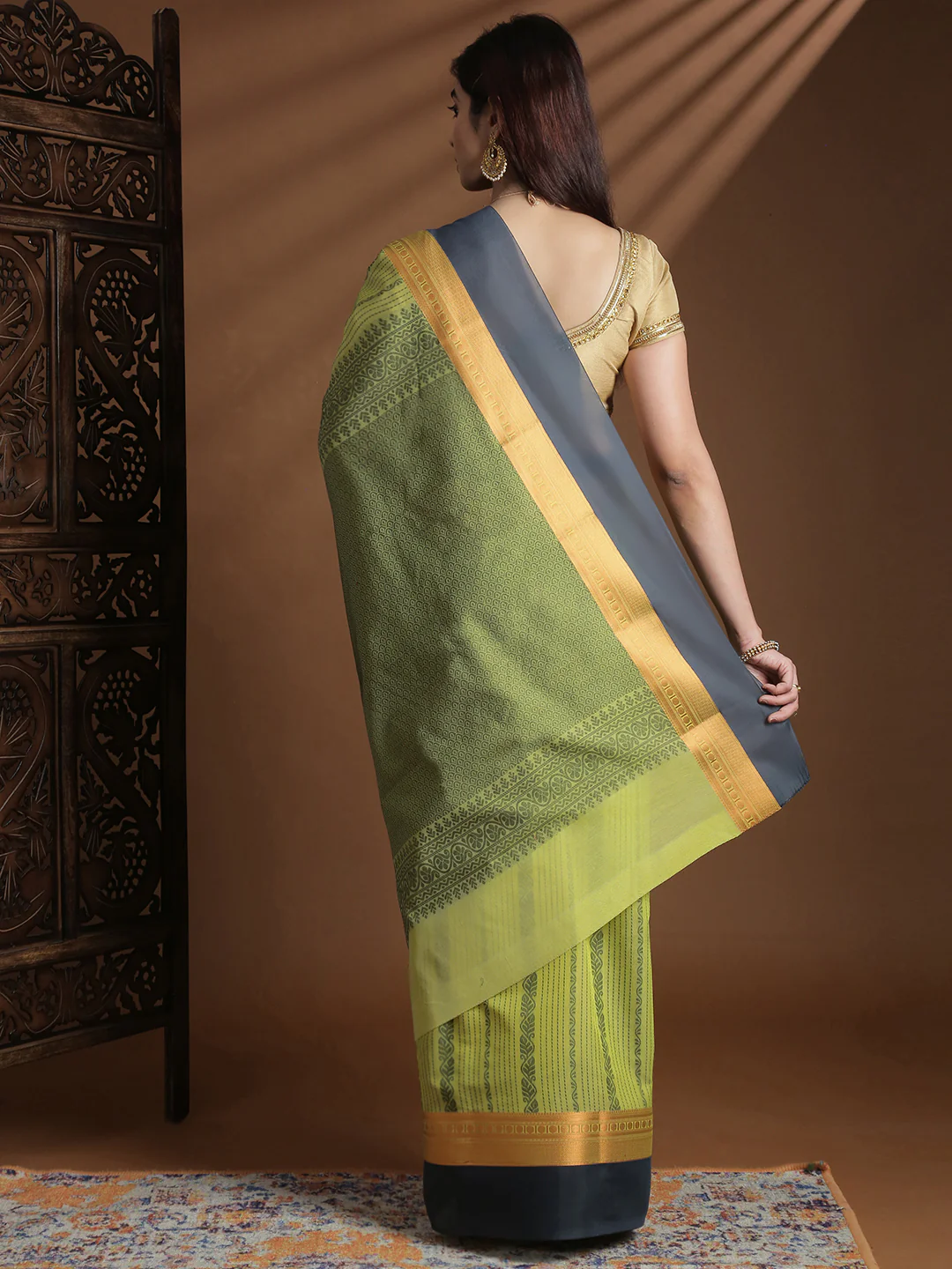 Women Peridot Green Kora Cotton Saree SK133 - Image 3