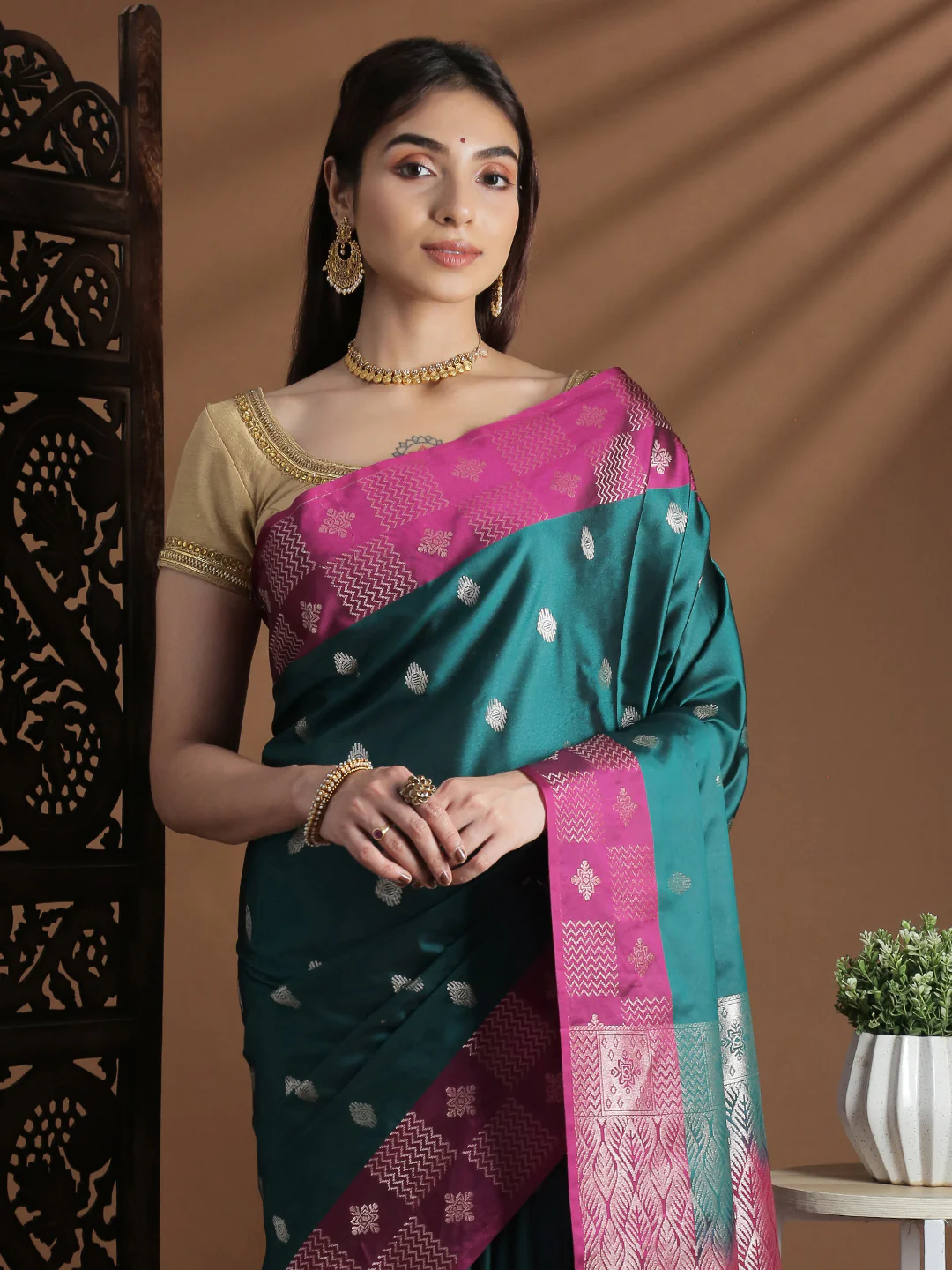 Women Soft Silk Saree Green with Pink SS410 - Image 2